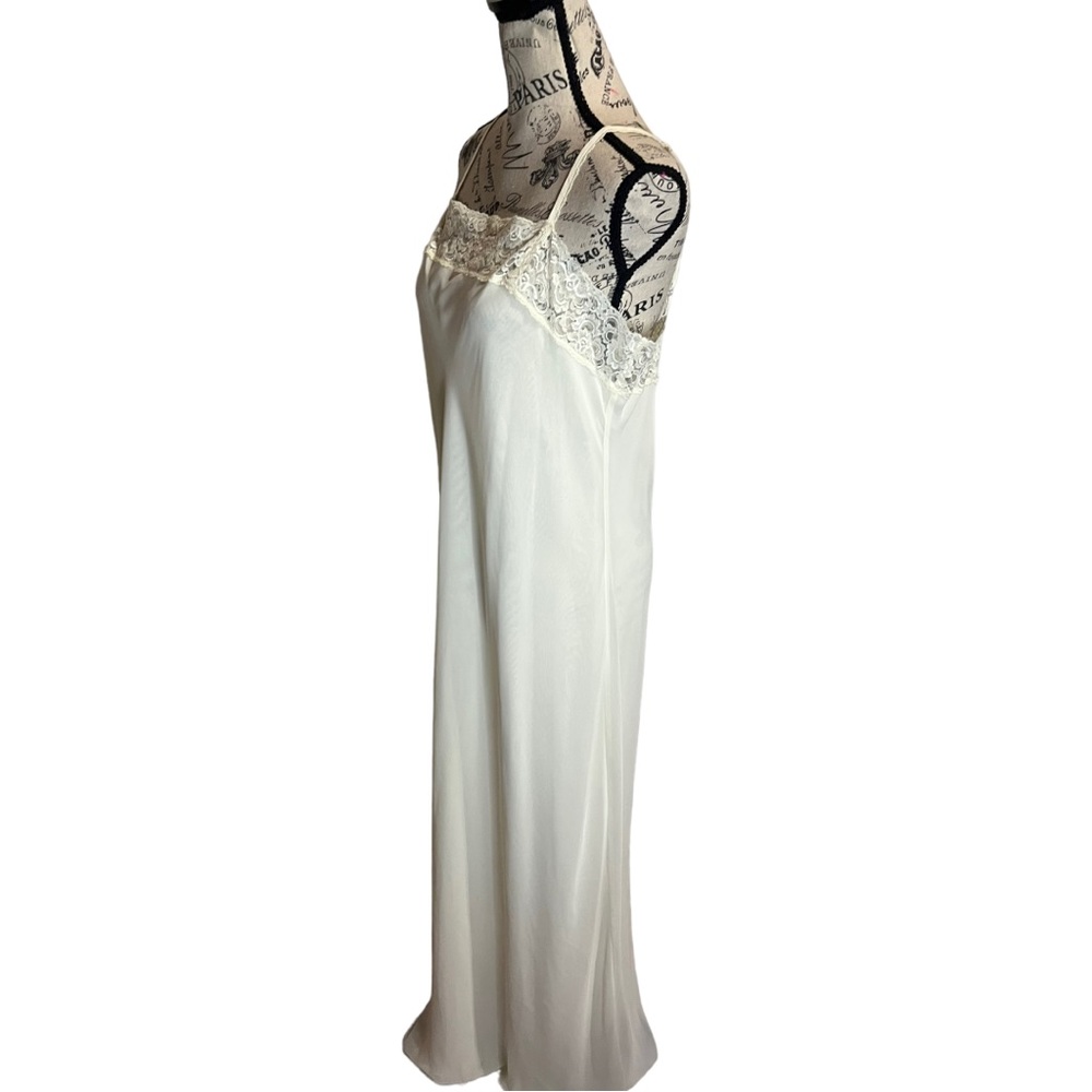 Lord & Taylor Cream Nightgown - Picture 4 of 10